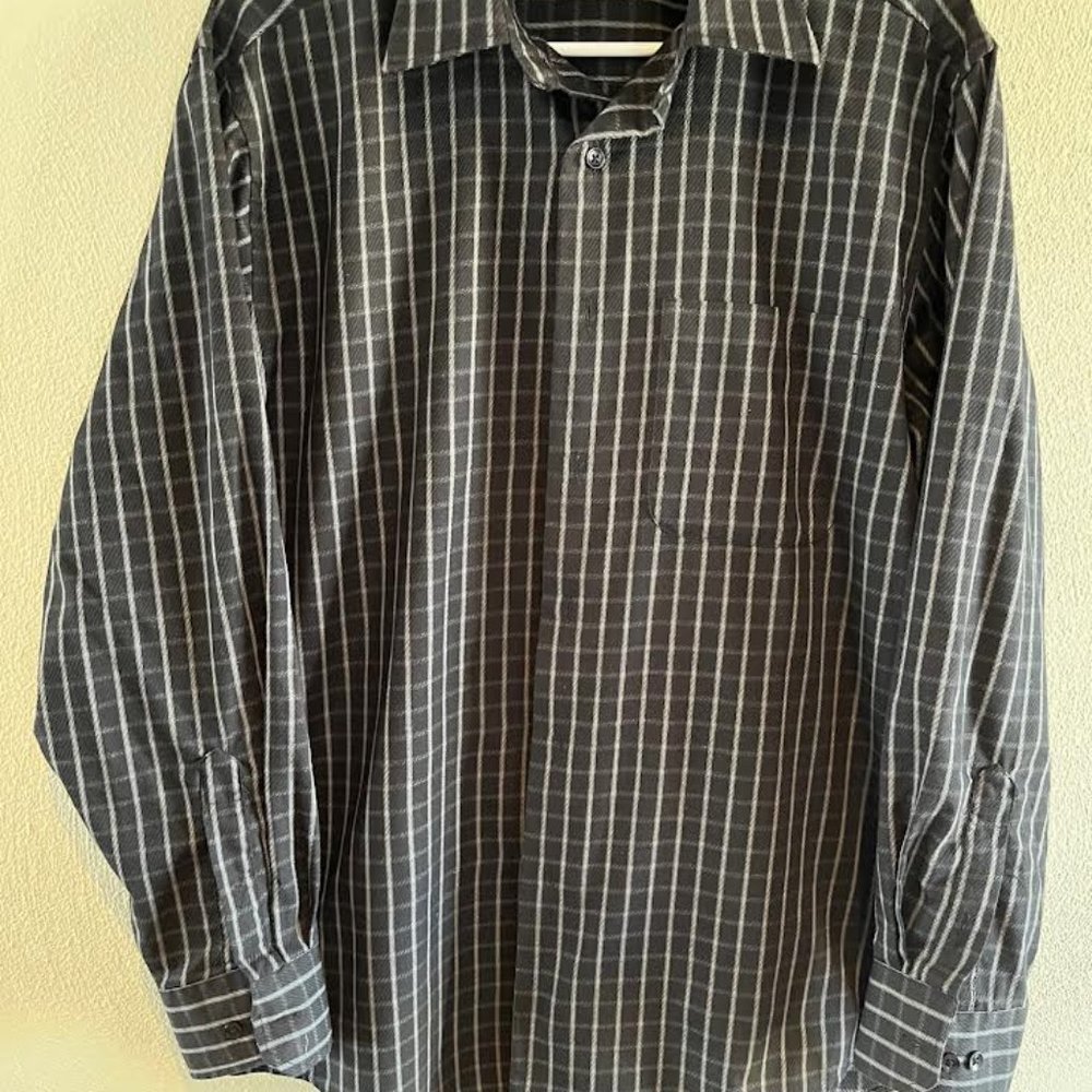 Men's Van Heusen shirt. Size M. Black/white